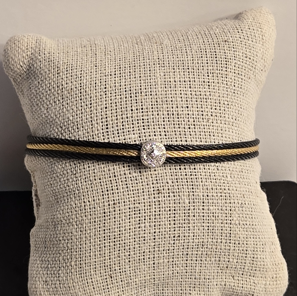 ALOR triple cable bracelet with Diamond station in 18 karat gold and Steel cable